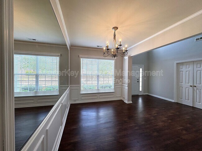 Building Photo - 204 Straywhite Ave