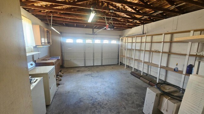 Building Photo - 92 W Gettysburg Ave