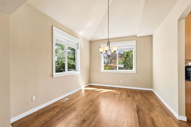 Building Photo - 5 Bedroom 3 Bath Home in Bothell Beaumont Sub Division $4300