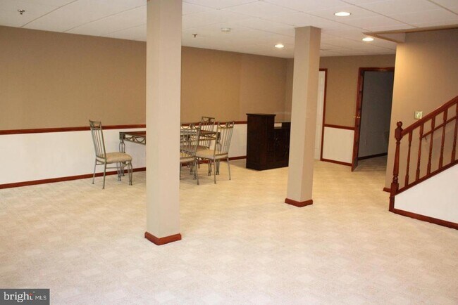 Building Photo - 183 Mountain View Dr