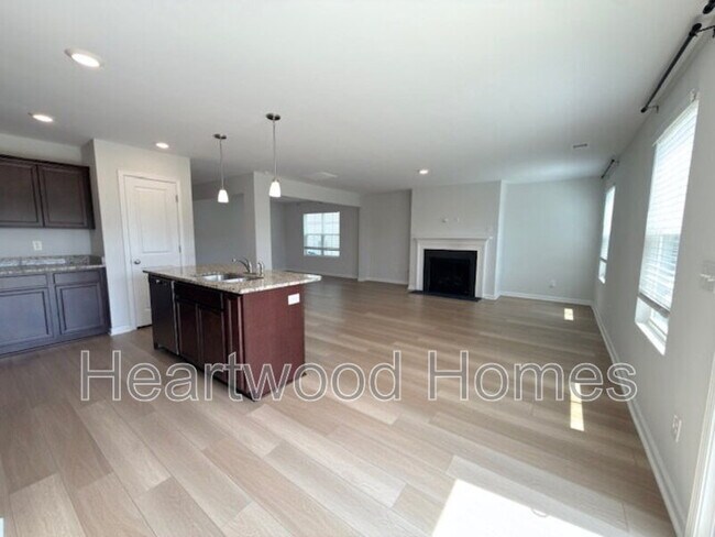 Building Photo - 406 Eclipse Ln