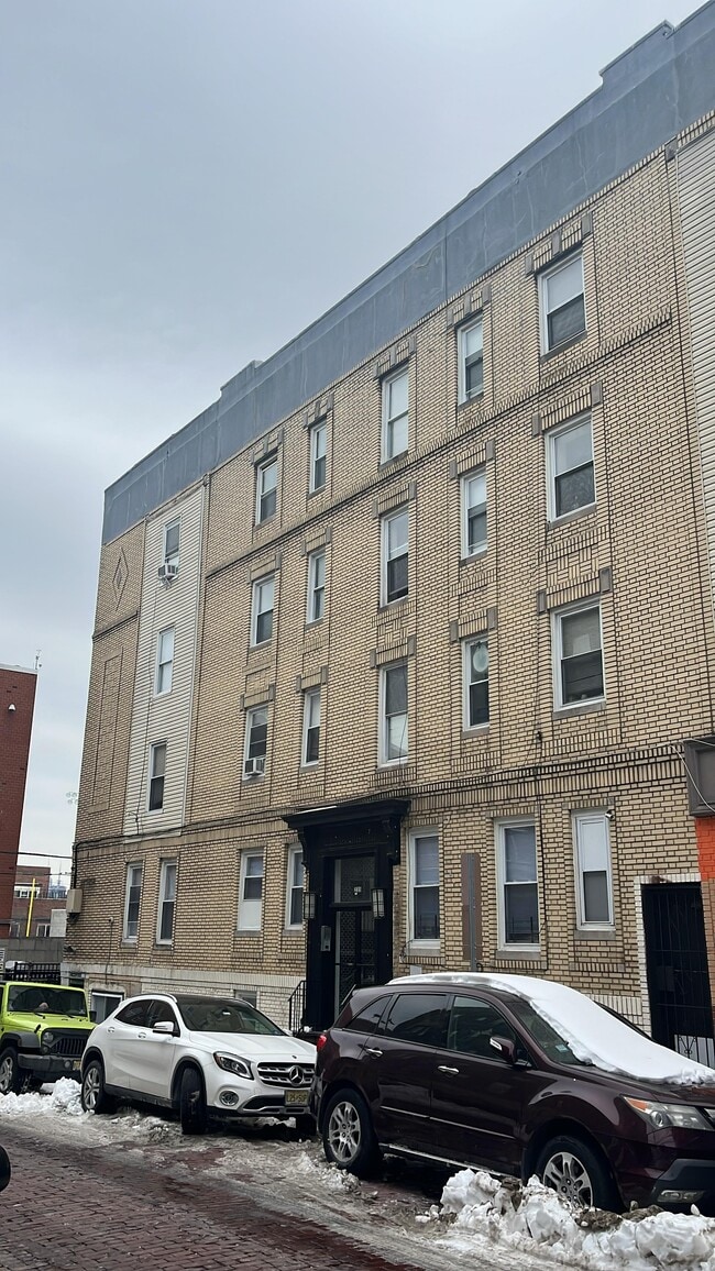 Building Photo - 234 56th St