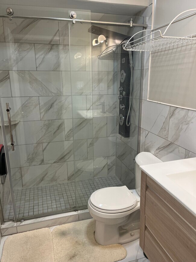 Building Photo - 7 Wexford Dr