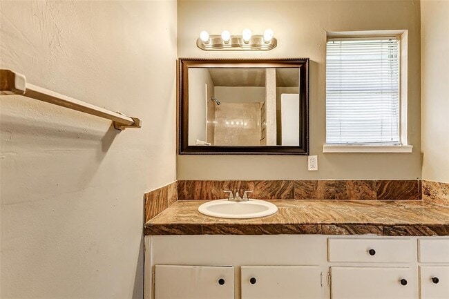 Building Photo - 6763 Glen Rock Dr
