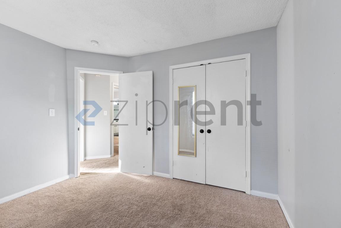 Building Photo - 922 Treasure Pl SW