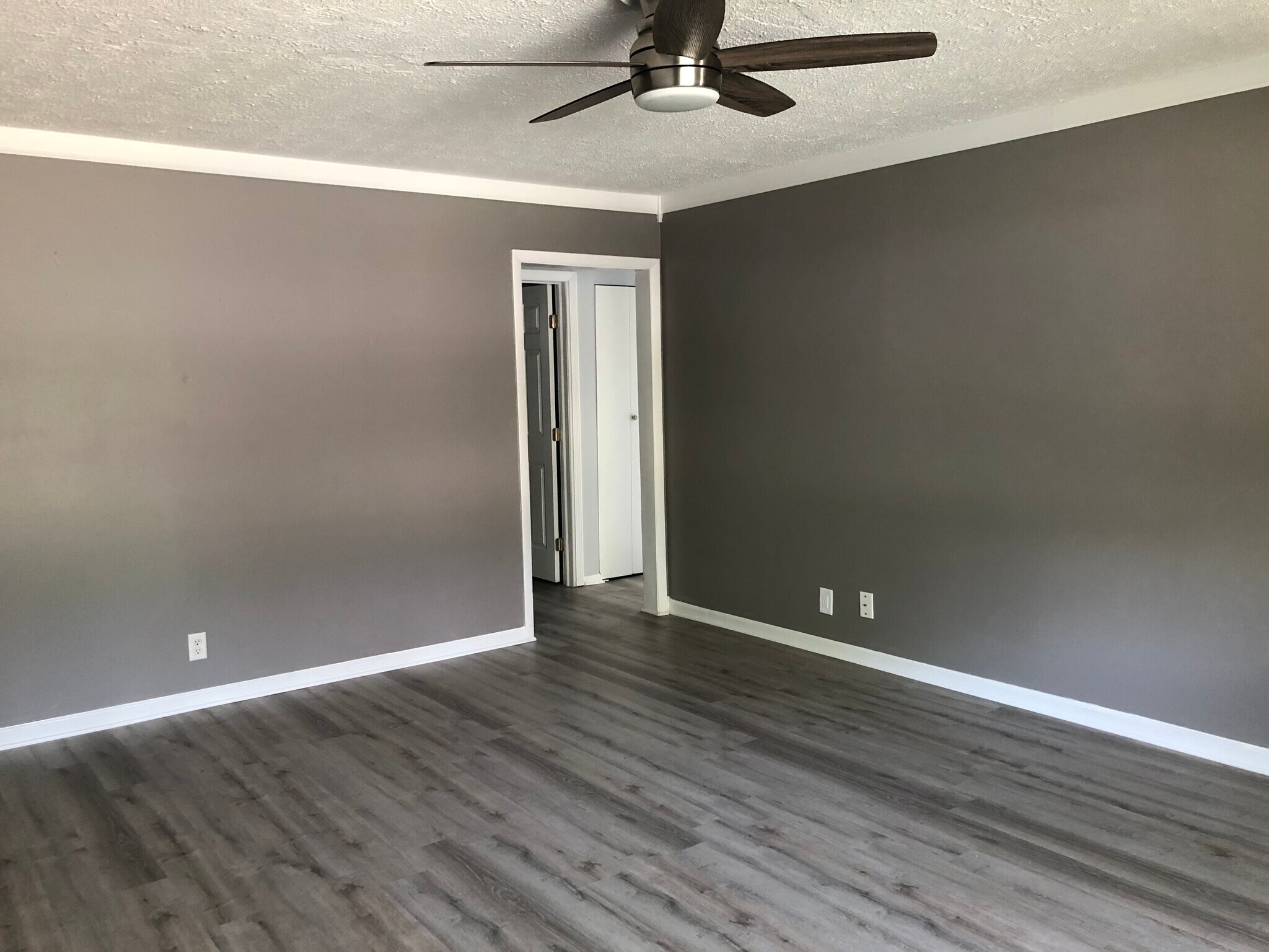 Building Photo - 140 Maple Dr