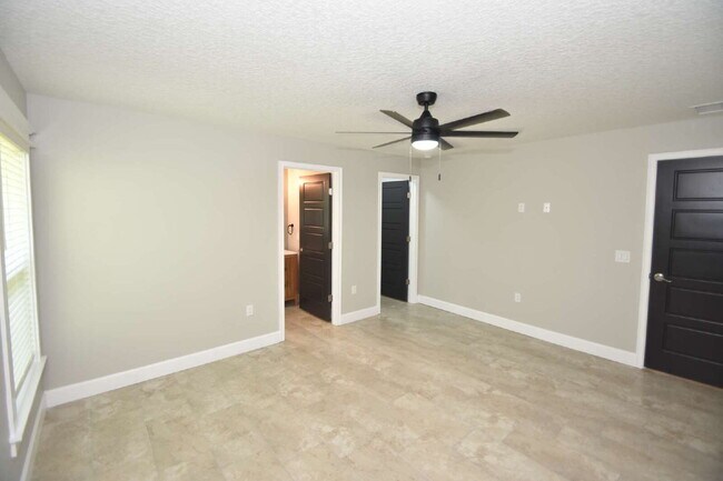 Building Photo - 86 Laramie Dr