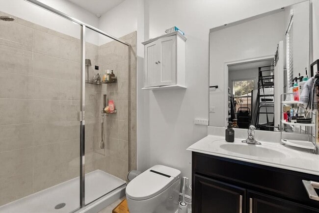 Building Photo - 520 Lanark Ct