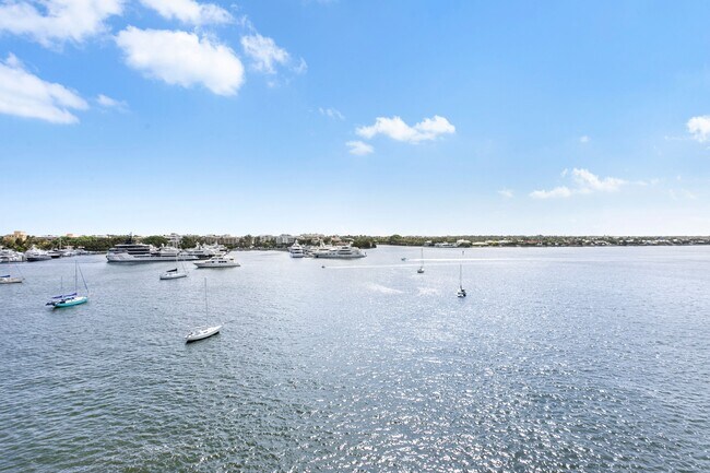 Building Photo - 1200 S Flagler Dr