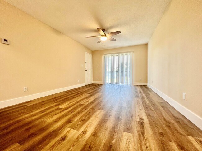 Building Photo - 5309 Summerlin Rd