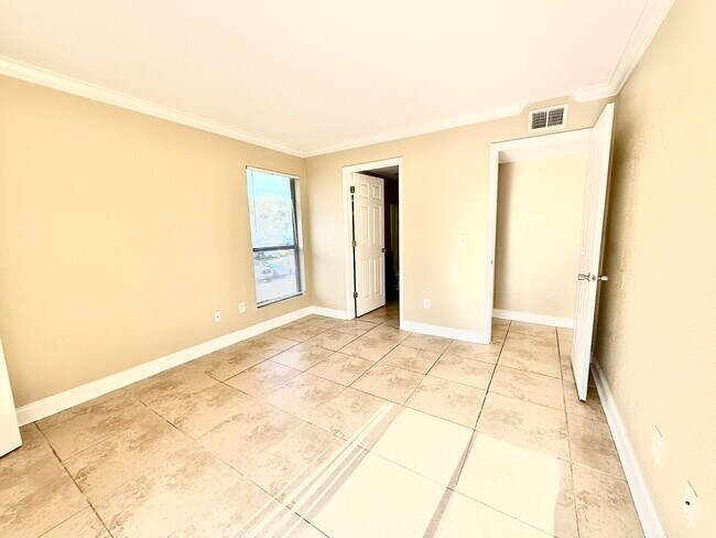 Building Photo - 455 Alt 19