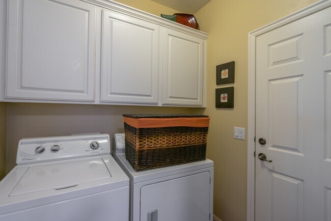 Building Photo - Fully Furnished 3 Bedroom Home In Coral Canyon With Community Amenities