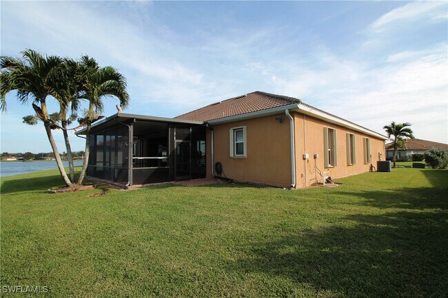 Building Photo - 2086 Grove Dr