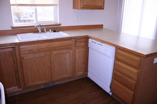 Building Photo - 419 N Arbutus Ave