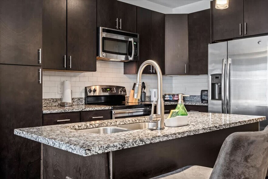 Building Photo - 205 S Kings Dr
