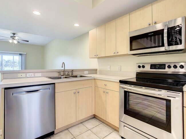 Building Photo - Deep Creek Townhome - Golf Course View (ONE FREE MONTH RENT FOR QUALIFIED APPLICANTS!)