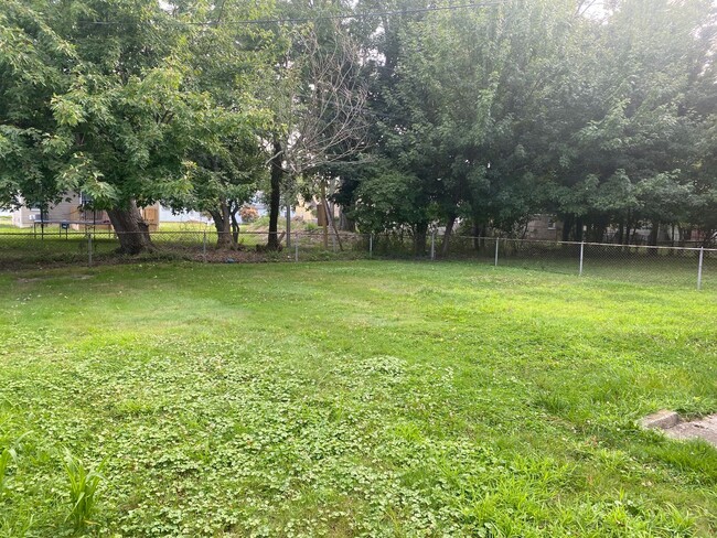 Building Photo - 24550 Puritan Ave