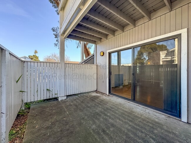 Building Photo - 13 Schooner Ct