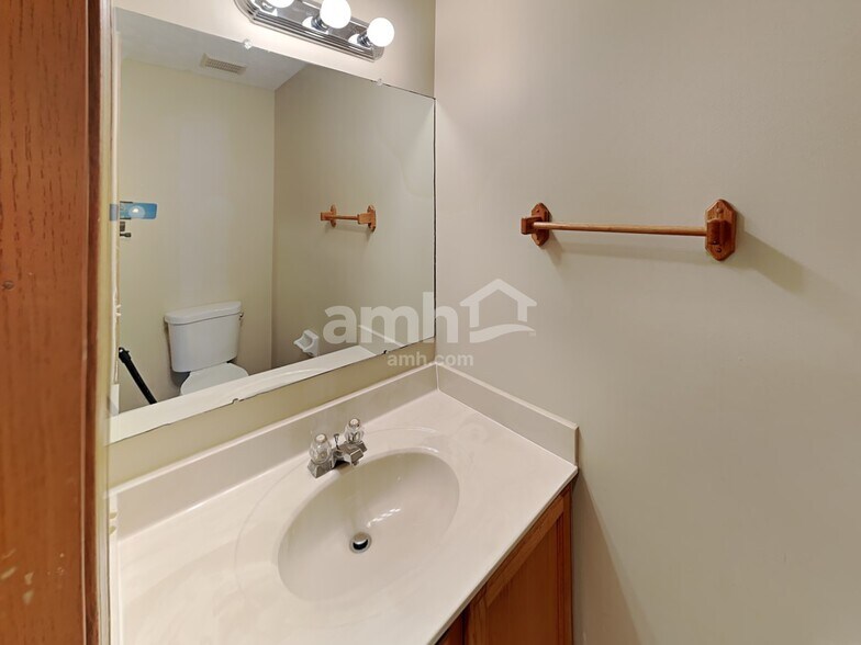 Building Photo - 1449 Tall Pine Ct