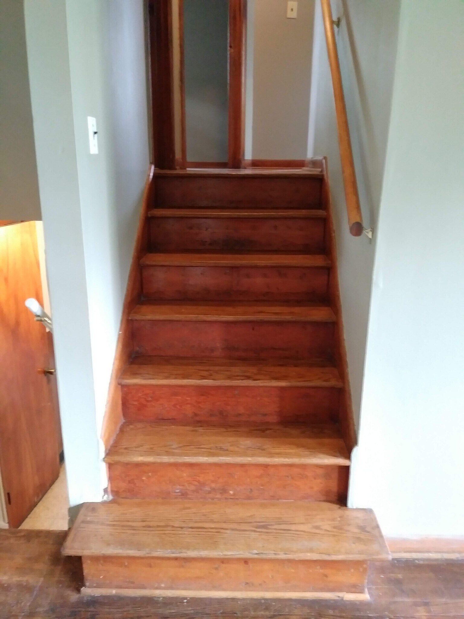Steps up to bedrooms - 4113 Wooded Way