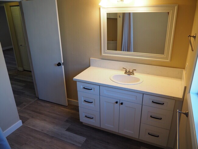 Building Photo - 4463 Madrona Way SE