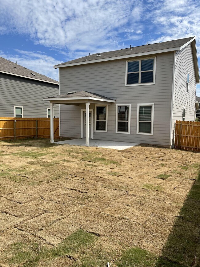 Building Photo - 2532 Ayers Dr