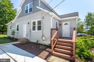 Building Photo - 1227 Tyler Ave