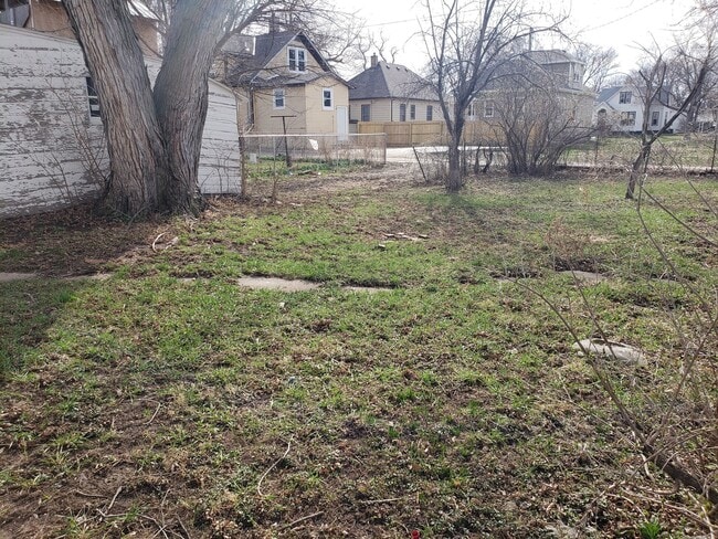 Building Photo - 2 Bedroom 1 bath house located near downtown!  ¡Casa de 2 dormitorios y 1 baño ubicada cerca del ...