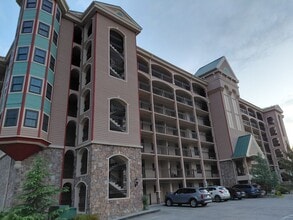 Building Photo - Turnkey Furnished Condo