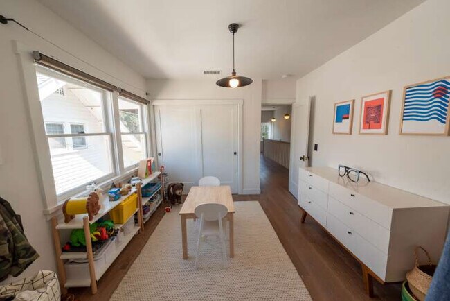 Building Photo - 405 N Avenue 66