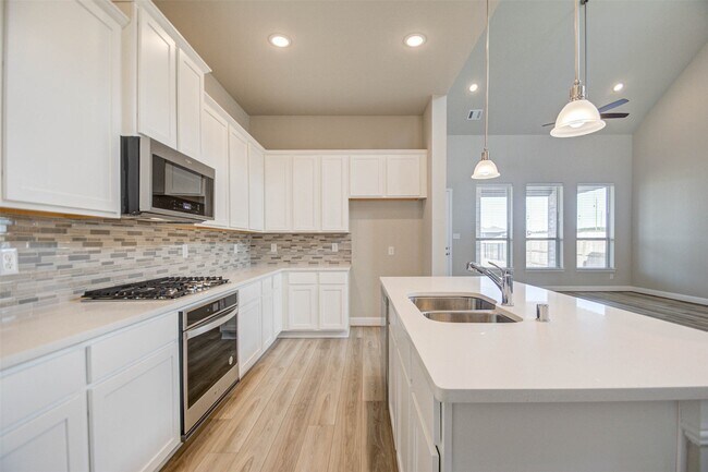 Building Photo - 6015 Marsh Lk Ct