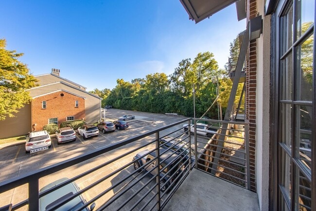 Building Photo - 2 Bedroom Condo Near LSU in a gated community