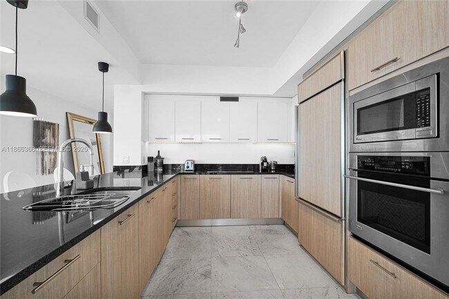 Building Photo - 3951 S Ocean Dr