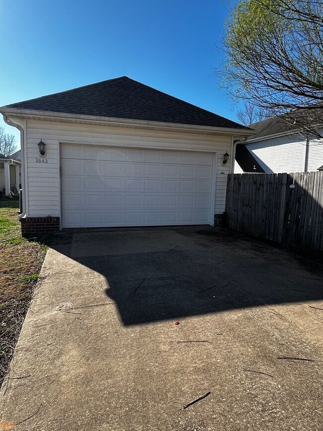 Building Photo - Fayetteville Home in Salem Village Subdivision!