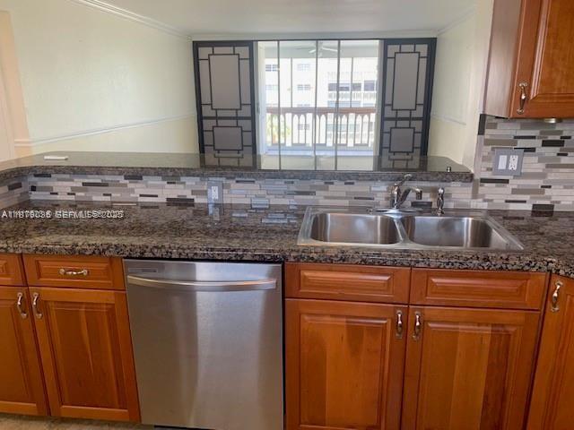 Building Photo - 901 NE 14th Ave