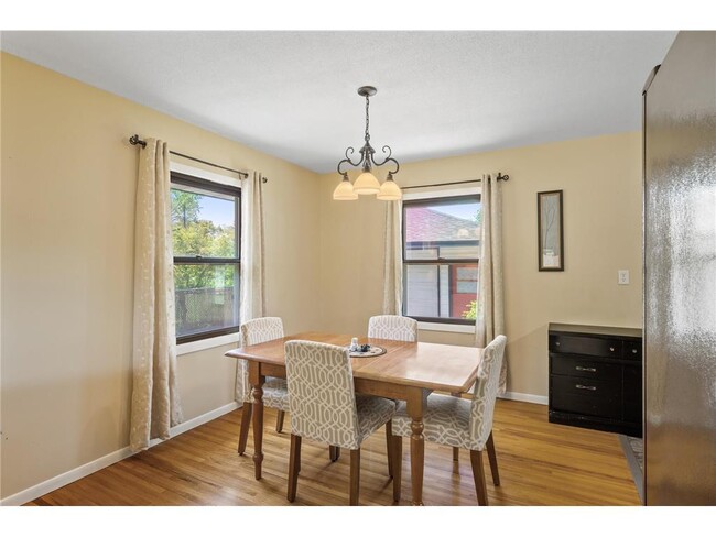 Building Photo - 9457 Saratoga Ln N