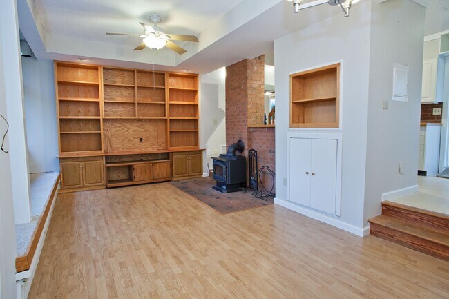 Building Photo - Stratton Forest Condo