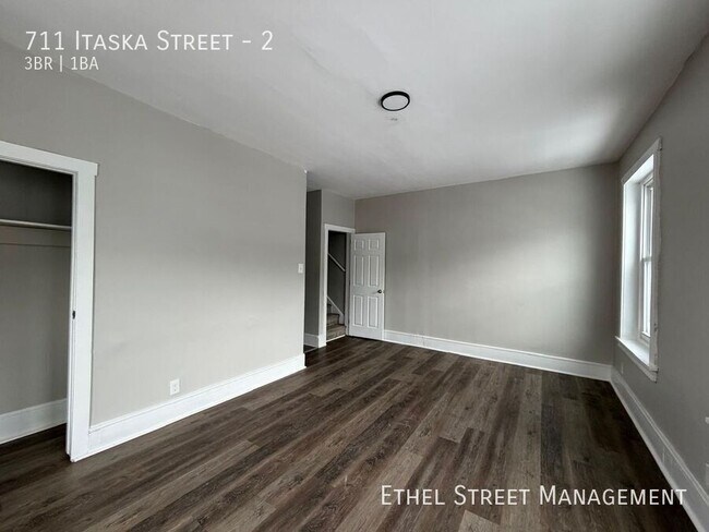 Building Photo - 711 Itaska St