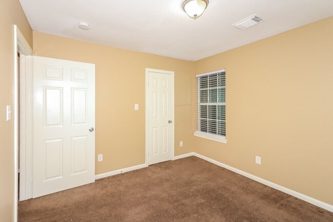 Building Photo - 4918 N Cancun Dr