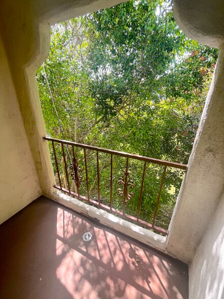 Building Photo - 248 W Avenida Palizada