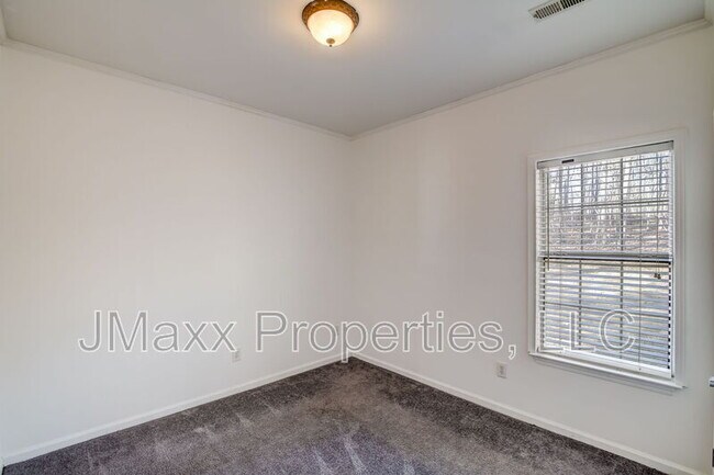 Building Photo - 4021 Melvin Dr SW