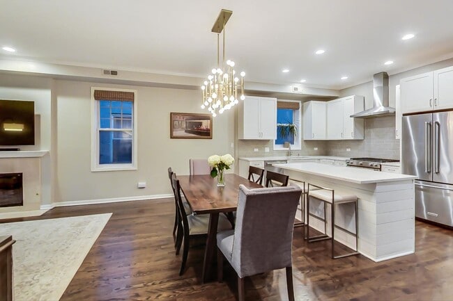 Building Photo - 1328 W Belmont Ave