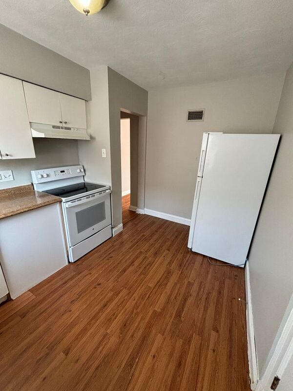 Building Photo - 6849 Roberts Ave