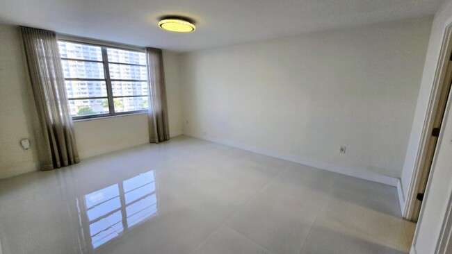 Building Photo - 2780 NE 183rd St