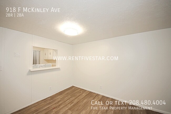 Building Photo - Spacious McKinley Townhome Available! Visi...