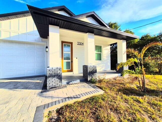 Building Photo - 3304 E North Bay St