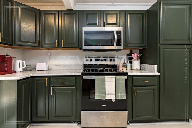 Building Photo - HALF-OFF DEPOSIT SPECIAL! Furnished 2 Bedr...