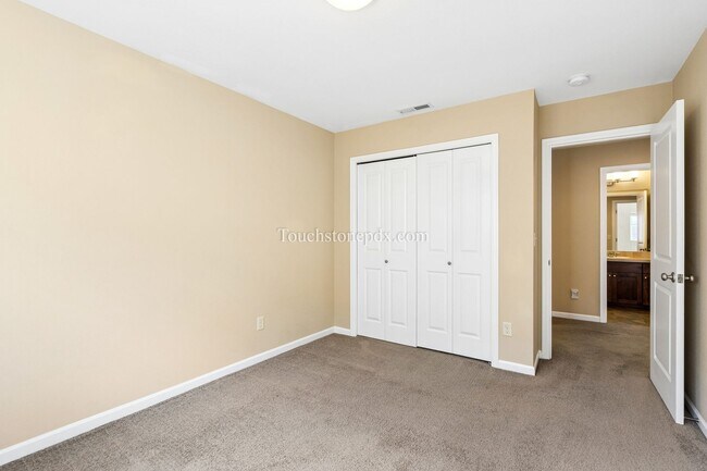 Building Photo - Spacious 4 BR 2.5 BA Home in Damascus