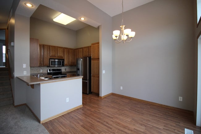 Building Photo - 10515 Pond Curve