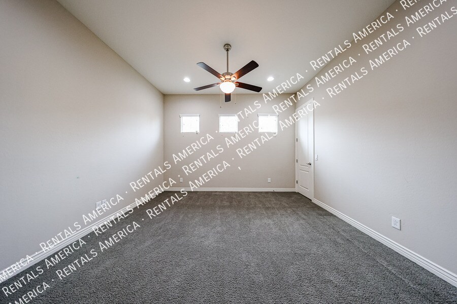 Building Photo - 3375 E Balsam Dr